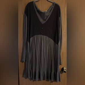 Two-Tone Black and Gray Long Sleeve V-Neck Dress
